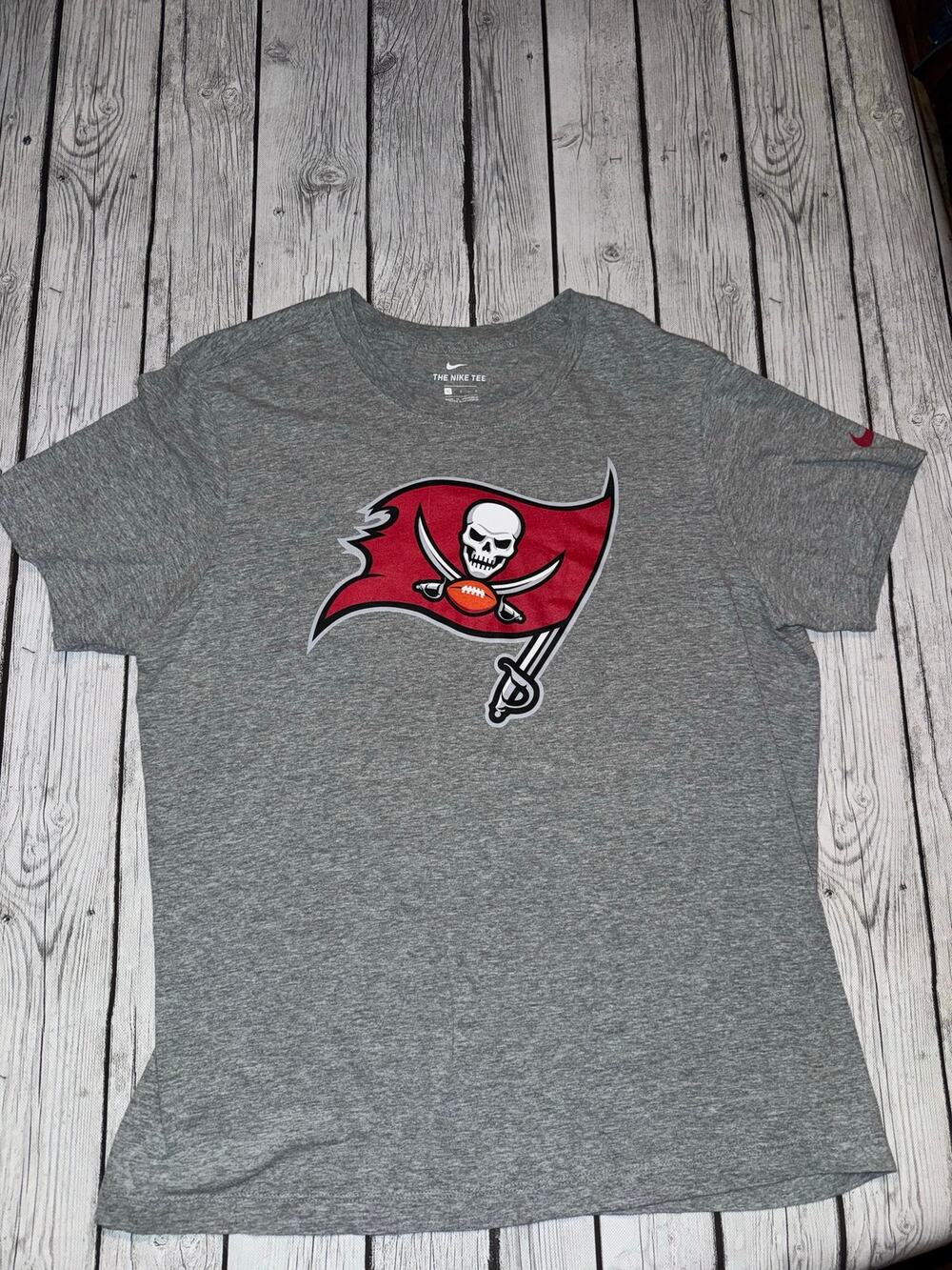 Tampa Bay Buccaneers Nike T Shirt Men’s Large Red Short Sleeve NFL Football